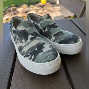 Steven Madden Camo Slip on